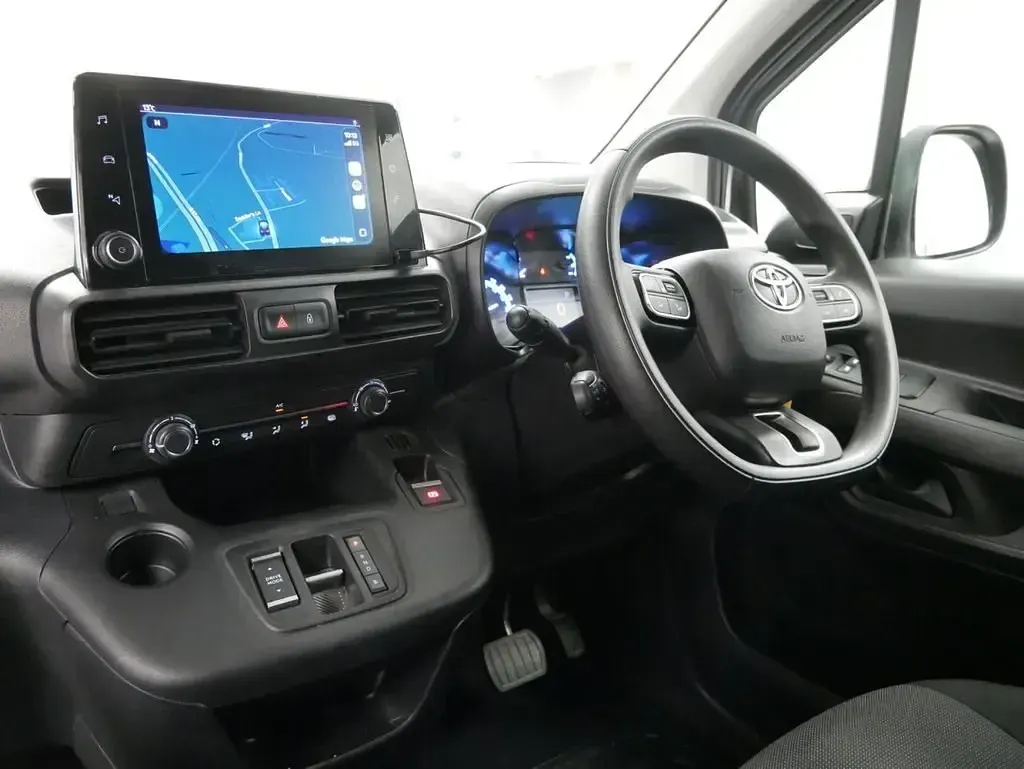 Usado Toyota Proace 100 kW (136 HP) 2023 Branco Monovolume
