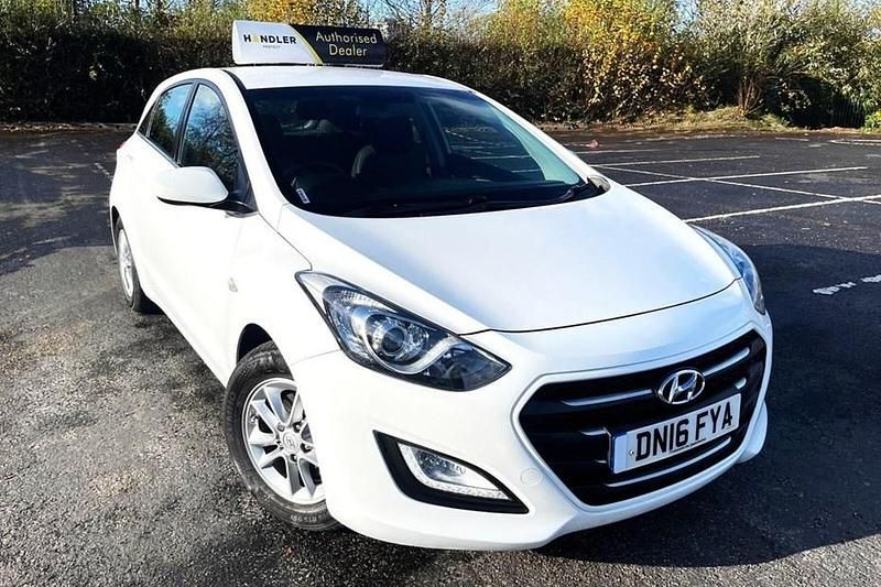 White Used 2016 Hyundai i30 SE Hatchback | £5,600 (Fair price) - Image 1/1
