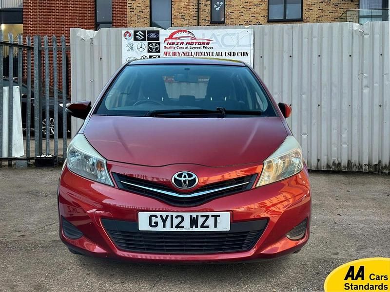 Used Toyota Yaris 101 HP (74 kW) 2012 Red Hatchback