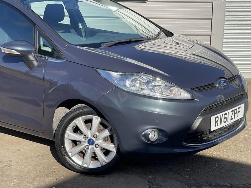 Used Ford Fiesta Zetec 94 HP (69 kW) 2011 Grey Hatchback