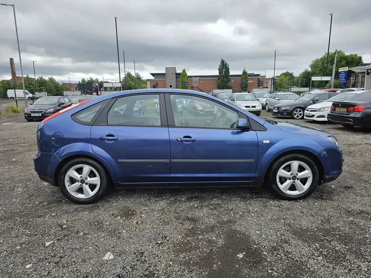 Used Ford Focus Zetec 2005 Blue Hatchback