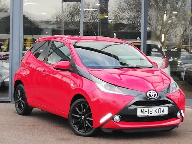 Used Toyota Aygo x-style 68 HP (50 kW) 2018 Red Hatchback