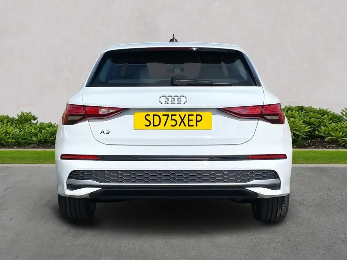 Begagnad Audi A3 e-tron Sport 204 HK (150 kW) 2025 Vit Halvkombi