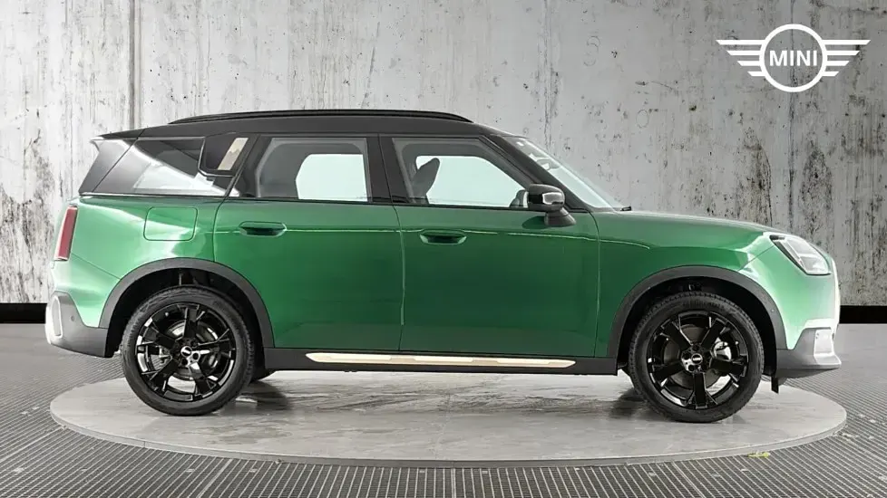 Used Mini Countryman 168 HP (123 kW) 2025 Green SUV