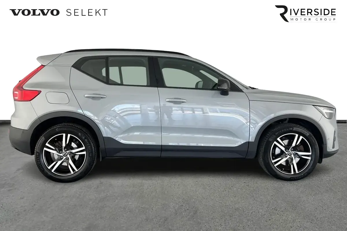 Begagnad Volvo XC40 Plus 2024 Grå SUV