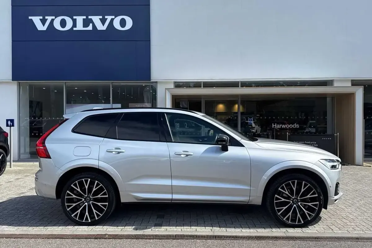 Used Volvo XC60 R-Design Pro 390 HP (286 kW) 2021 SUV