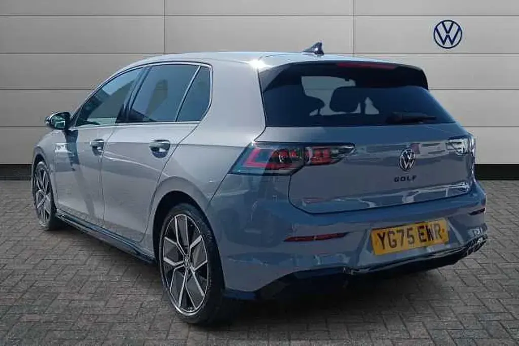 Second-hand VW Golf VIII 150 CP (110 kW) 2025