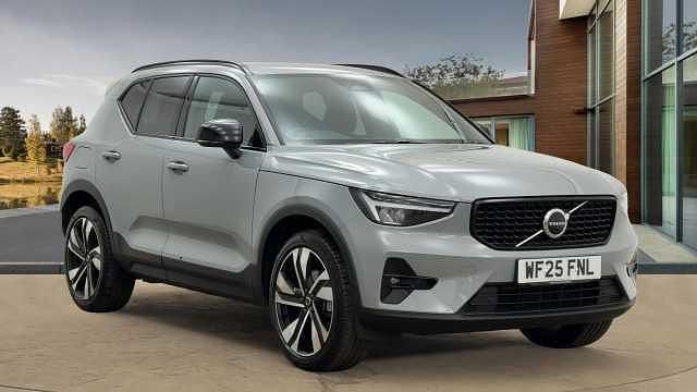 Used 2025 Volvo XC40 Plus SUV | £29,856 (Good price) - Image 1/4