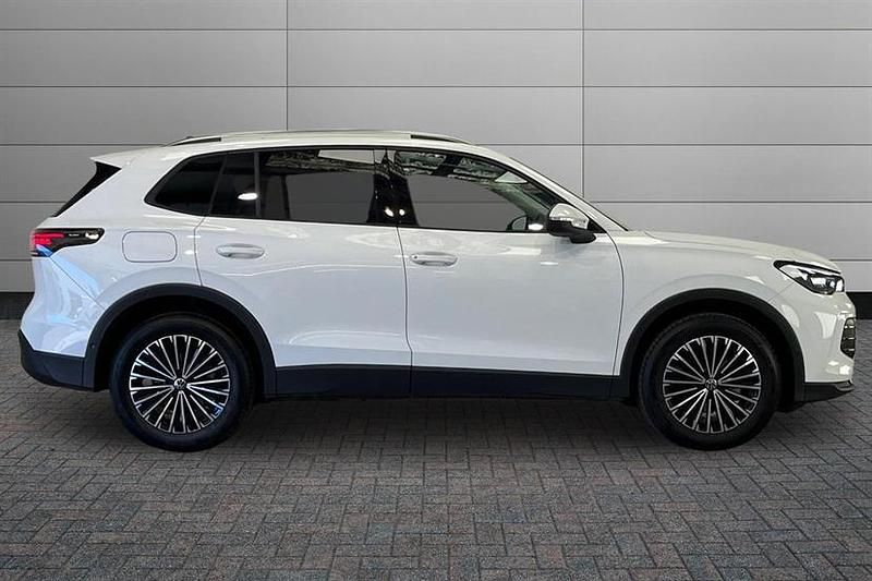 Używany VW Tiguan Match 150 KM (110 kW) 2026 Biały SUV