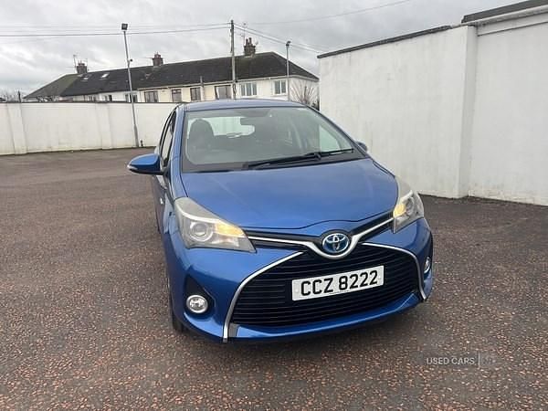 Used Toyota Yaris Hybrid 2015 Blue Hatchback