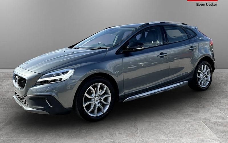 Used Volvo V40 Pro 152 HP (111 kW) 2019 Hatchback
