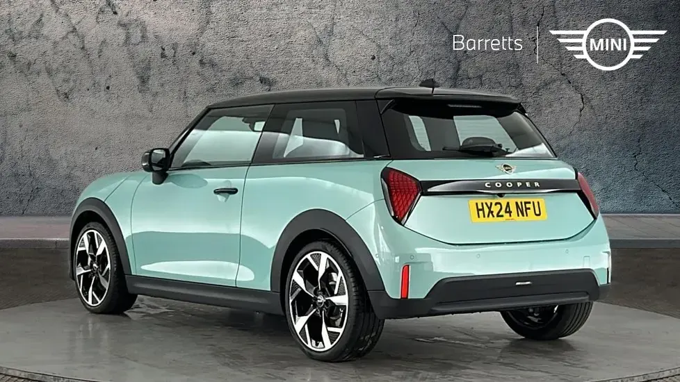 Used Mini Cooper Hatch 154 HP (113 kW) 2024 Green Hatchback