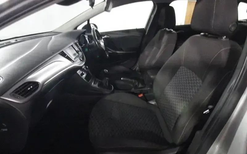 Used Vauxhall Astra Business Edition 131 HP (96 kW) 2021 Silver Estate