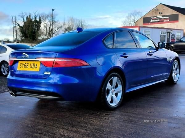 Used Jaguar XF R-Sport 180 HP (132 kW) 2016 Blue Sedan