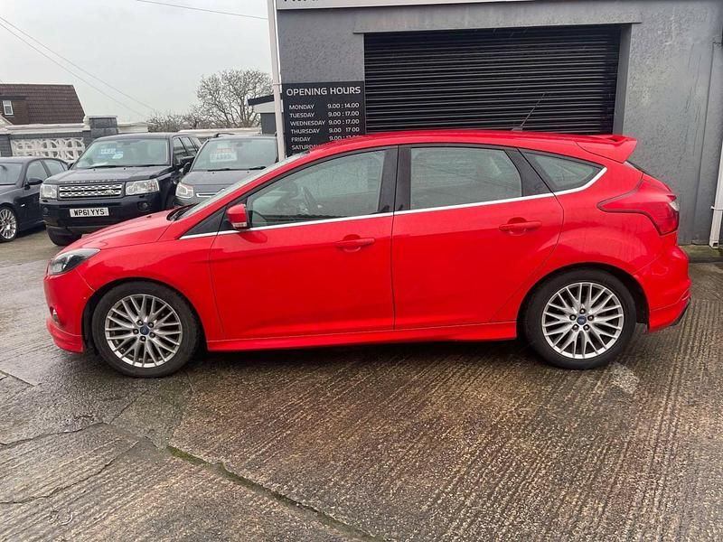 Used Ford Focus Zetec 115 HP (84 kW) 2013 Red Hatchback