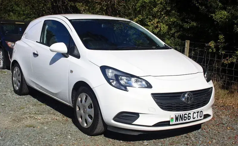 Used Vauxhall Corsa 95 HP (69 kW) 2016 White Van
