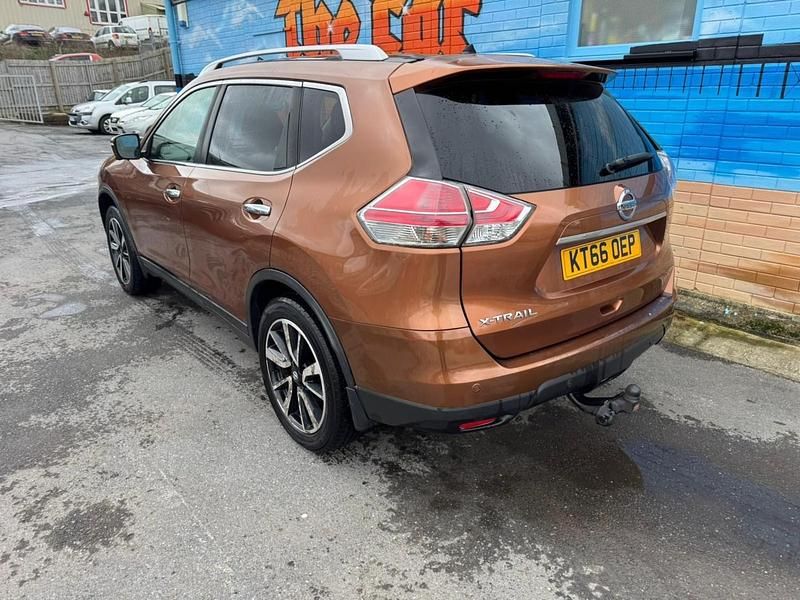 Used Nissan X-Trail Tekna 130 HP (95 kW) 2017 Orange SUV