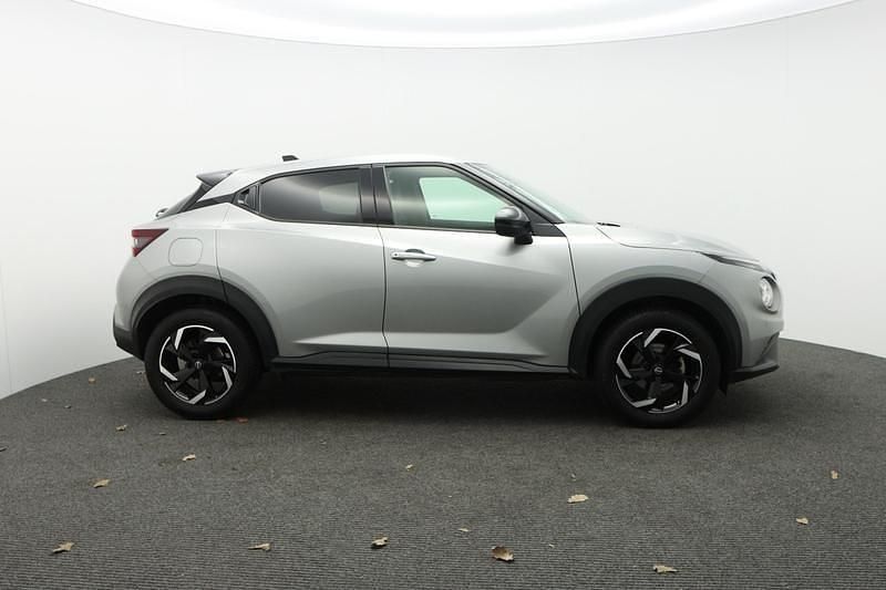 Usado Nissan Juke N-Connecta 114 HP (83 kW) 2024 Prateado SUV