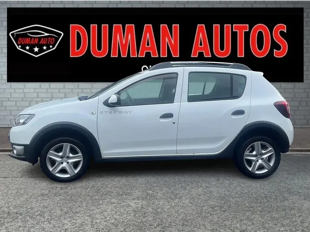 Used Dacia Sandero Lauréate 90 HP (66 kW) 2015 White Hatchback