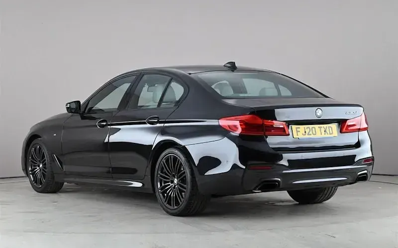 Usado BMW 530 M Sport 265 HP (194 kW) 2020 Preto Sedan