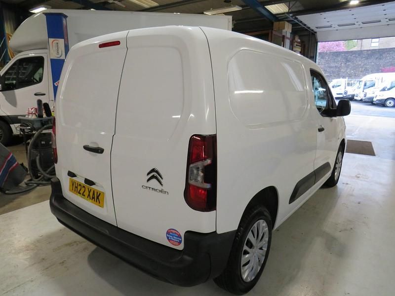 Used Vauxhall Combo 100 HP (73 kW) 2024 White MPV
