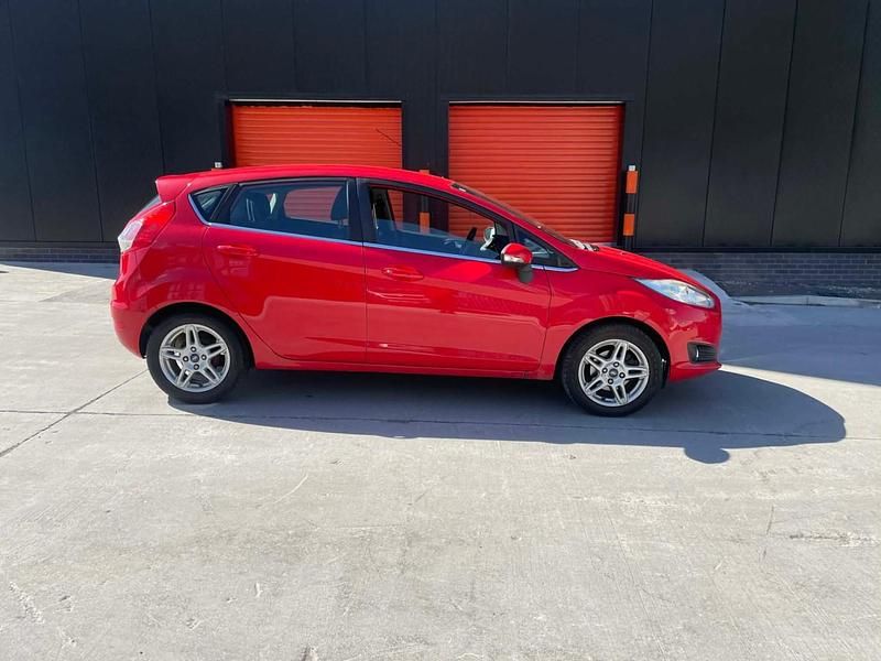 Used Ford Fiesta Zetec 82 HP (60 kW) 2013 Red Hatchback