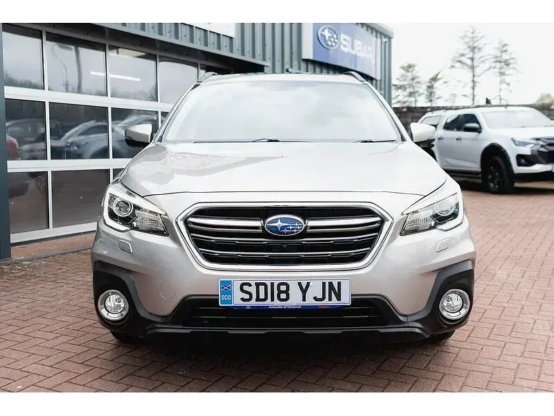 Used Subaru Outback Premium 175 HP (128 kW) 2018 Gold Estate