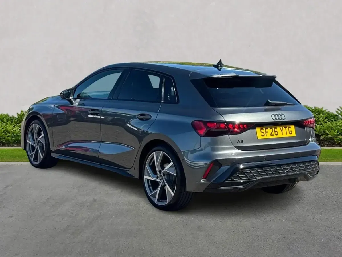 Novo Audi A3 Black Edition 147 HP (108 kW) 2026 Cinzento Citadino
