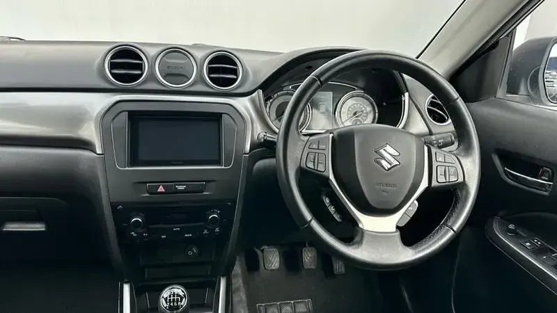 Gebraucht Suzuki Vitara SZ-T 129 PS (94 kW) 2022 Silber SUV