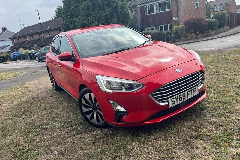 Used Ford Focus Zetec 120 HP (88 kW) 2019 Red Hatchback