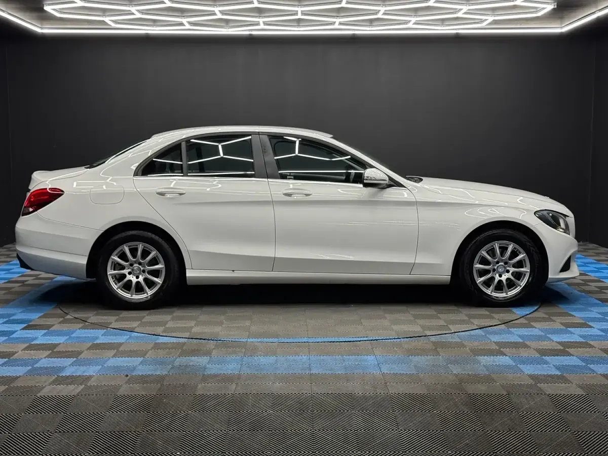 Used Mercedes C200 SE 136 HP (100 kW) 2016 White Sedan