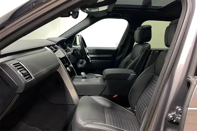 Used Land Rover Discovery HSE Dynamic 300 HP (220 kW) 2023 Grey SUV