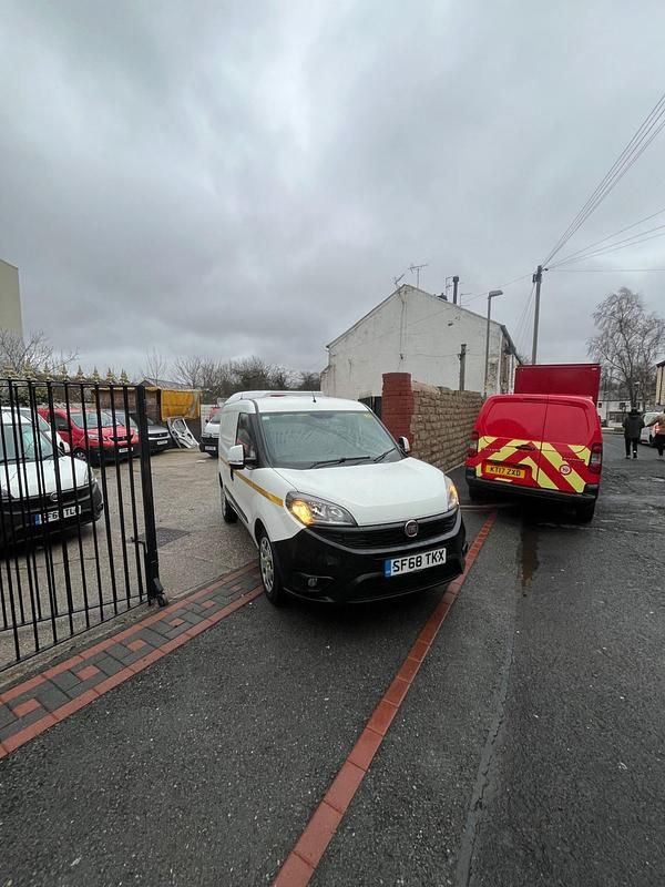 Used Fiat Doblò 95 HP (69 kW) 2018 White MPV