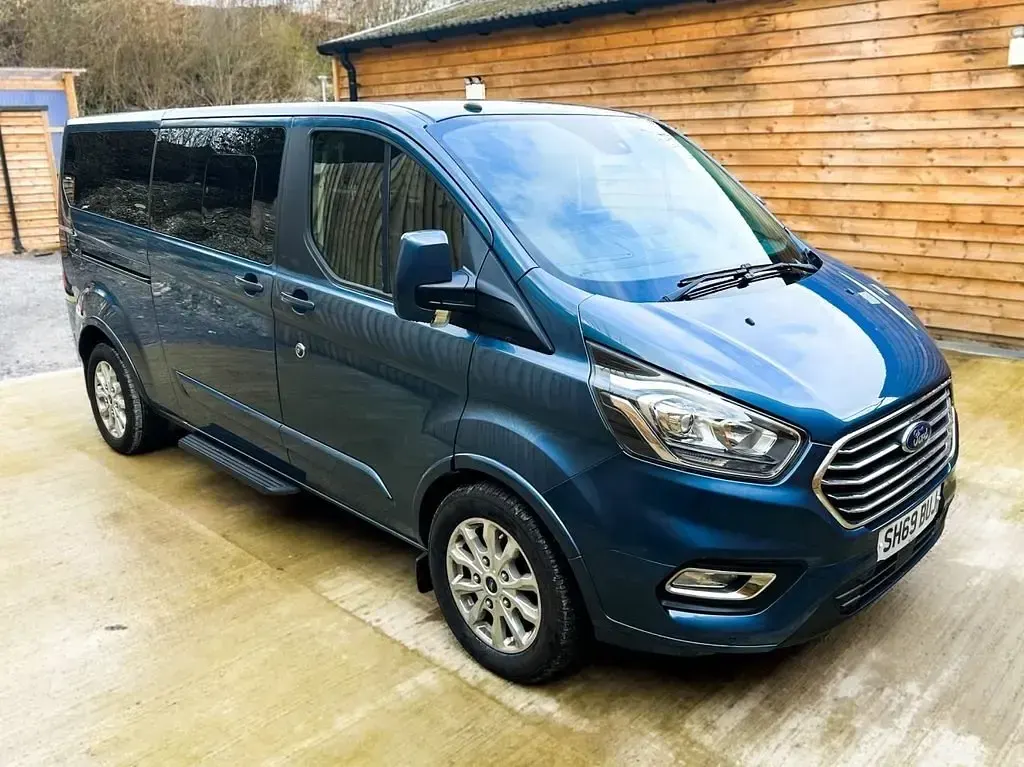 Begagnad Ford Tourneo Titanium 130 HK (95 kW) 2019 Blå Minibuss