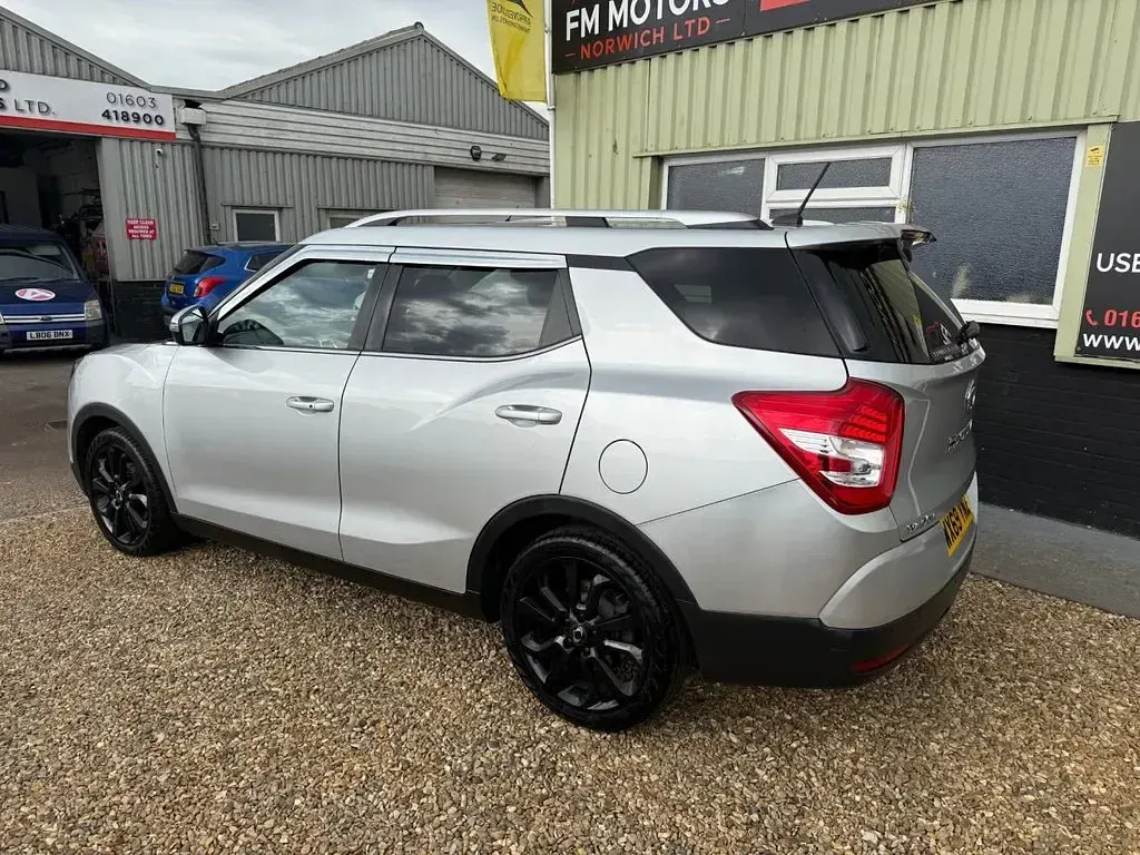 Used SsangYong XLV 115 HP (84 kW) 2019 Silver SUV