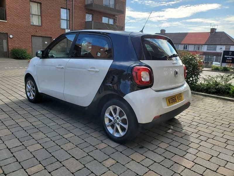 Used Smart ForFour Passion 2017 White Hatchback