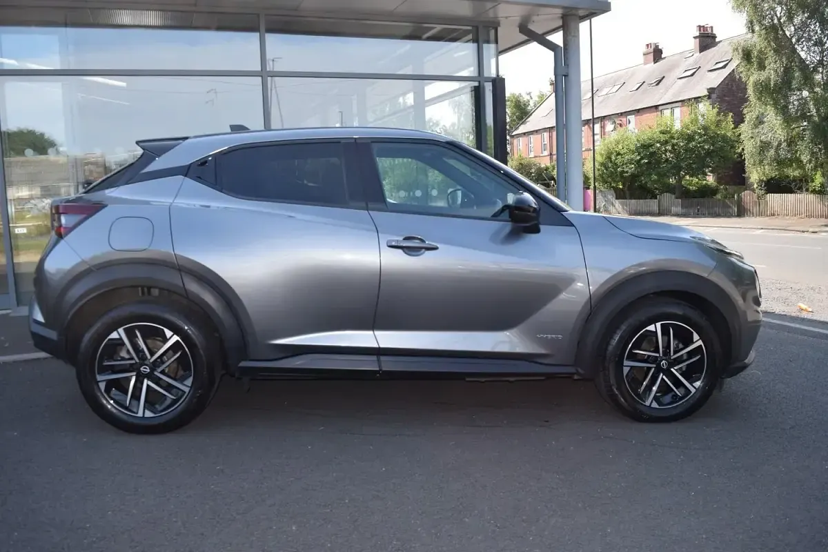 Used Nissan Juke N-Connecta 143 HP (105 kW) 2024 Grey SUV