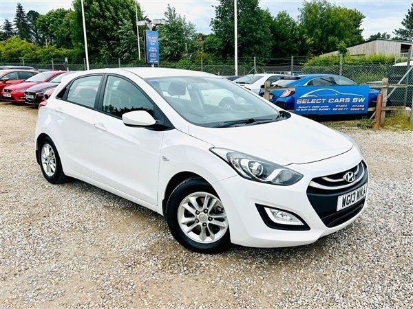 White Used 2013 Hyundai i30 Active Hatchback | £4,795 (Fair price) - Image 1/1