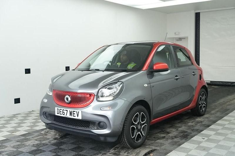 Used Smart ForFour Premium 71 HP (52 kW) 2017 Red Hatchback