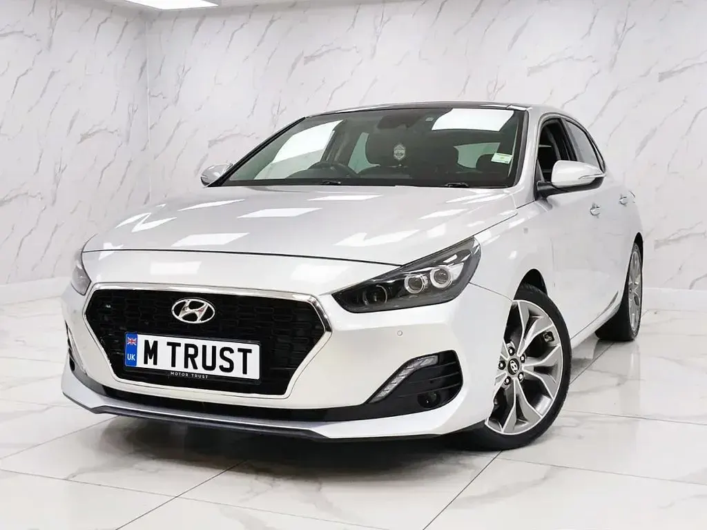 Used Hyundai i30 Premium SE 140 HP (102 kW) 2018 Silver Hatchback