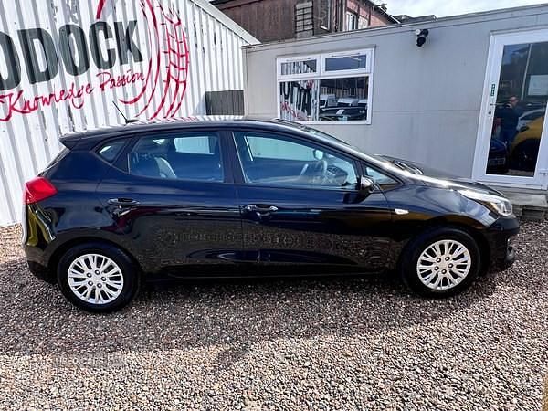 Używany Kia Ceed 2018 Czarny Hatchback
