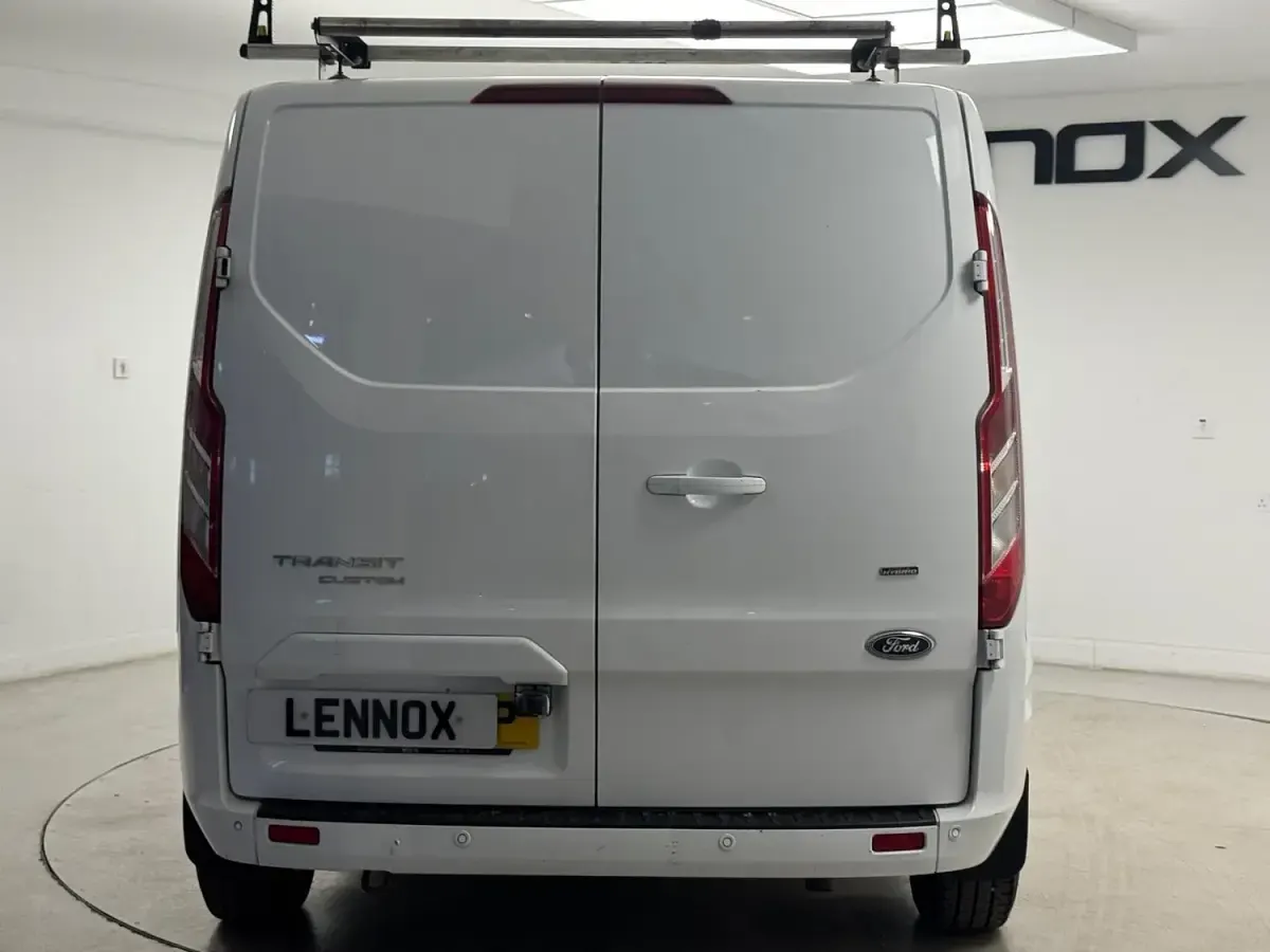 Used Ford Transit Custom Limited 126 HP (92 kW) 2022 White Van