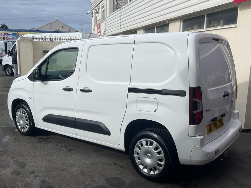 Used Vauxhall Combo Sportive 100 HP (73 kW) 2020 White MPV