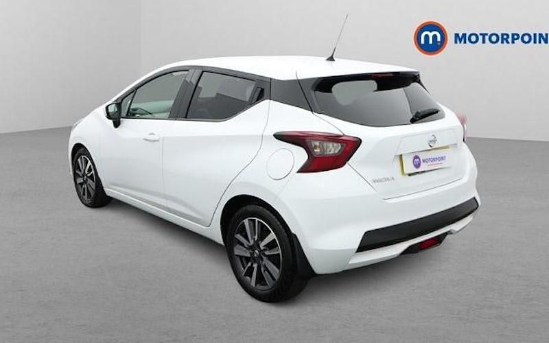 Usado Nissan Micra N-Connecta 90 HP (66 kW) 2018 Branco Citadino