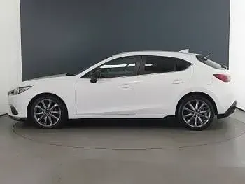 Used Mazda 3 Inclusive 120 HP (88 kW) 2016 White Hatchback