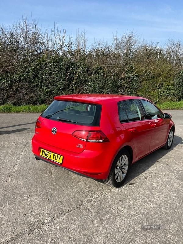 Used VW Golf VII SE 105 HP (77 kW) 2014 Red Hatchback