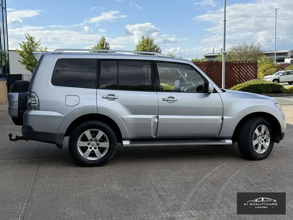 Used Mitsubishi Shogun Elegance 168 HP (123 kW) 2009 Silver SUV
