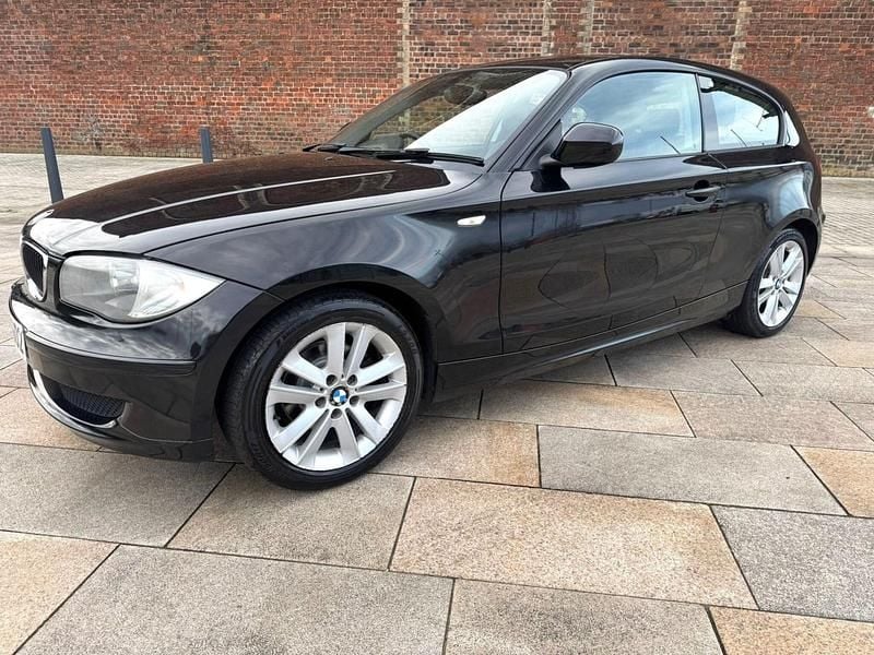 Used BMW 118 Comfort Edition 2011 Black Hatchback