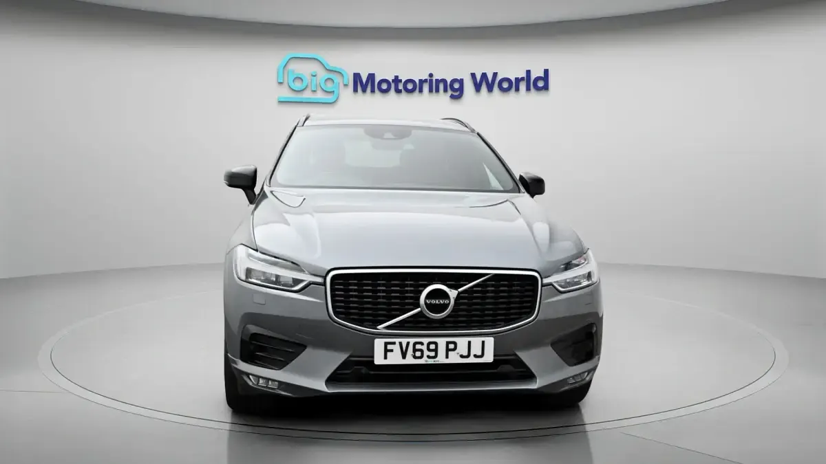 Used Volvo XC60 R-Design 246 HP (180 kW) 2020 Grey SUV