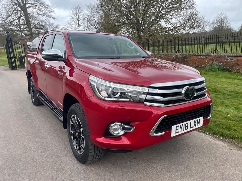 Used Toyota HiLux 150 HP (110 kW) 2018 Red Pickup